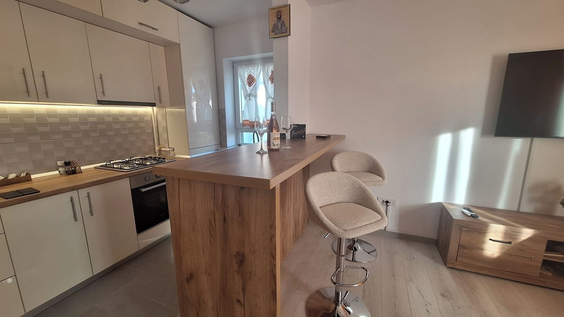 Frigorífico, horno, placa de cocina y cafetera o tetera