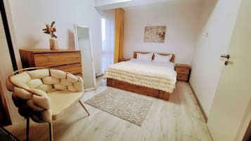 1 slaapkamer, een strijkplank/strijkijzer, wifi, beddengoed