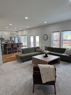 Smart TV, chimenea, futbolito