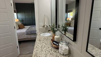 6 habitaciones, escritorio, cuna de viaje y wifi gratis