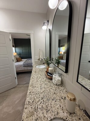 6 habitaciones, escritorio, cuna de viaje y wifi gratis