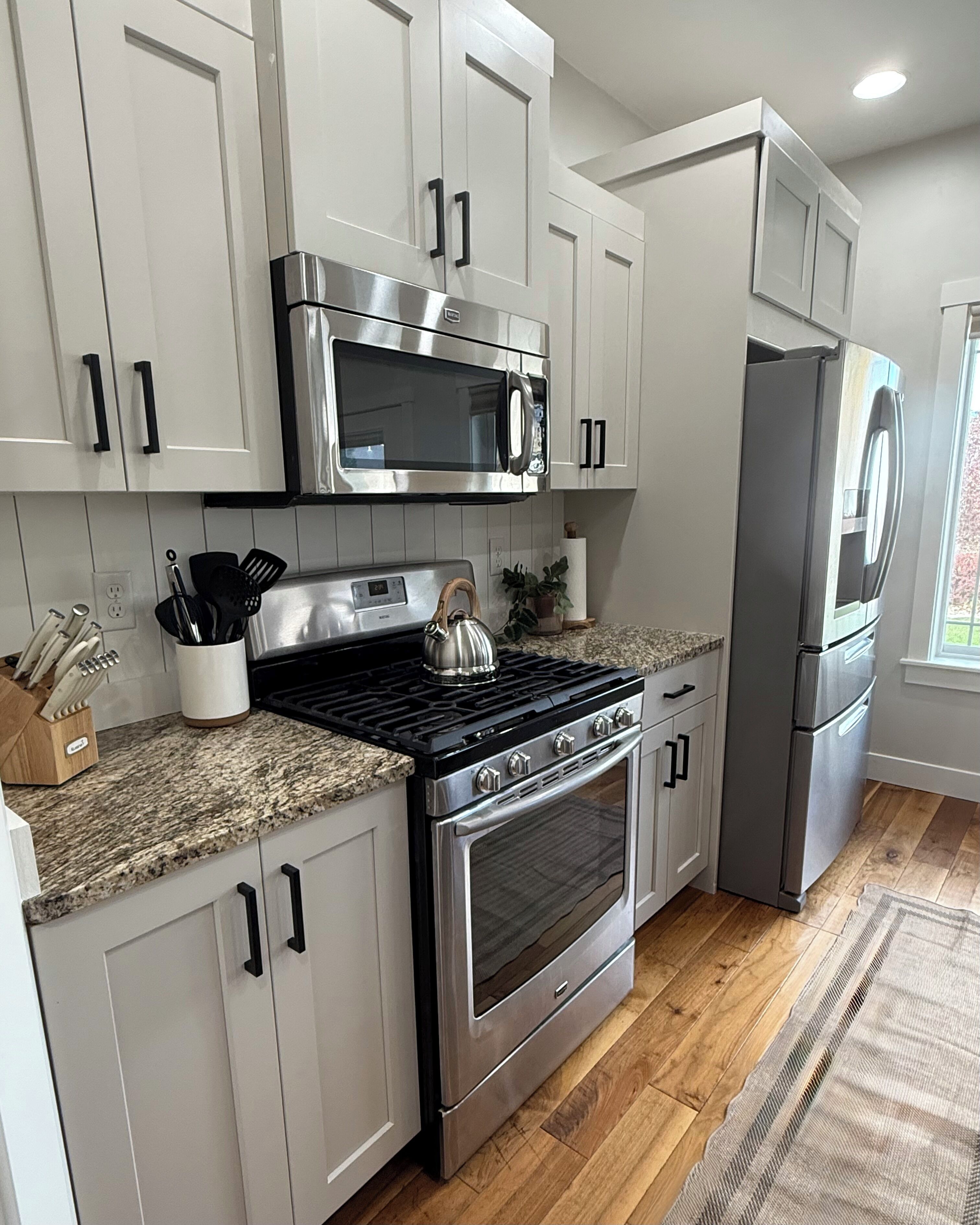 冰箱、微波炉、烤箱、炉灶