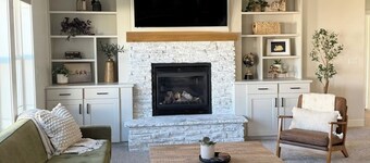 Spacious retreat, sleeps 18 guests comfortably, theater and game room 