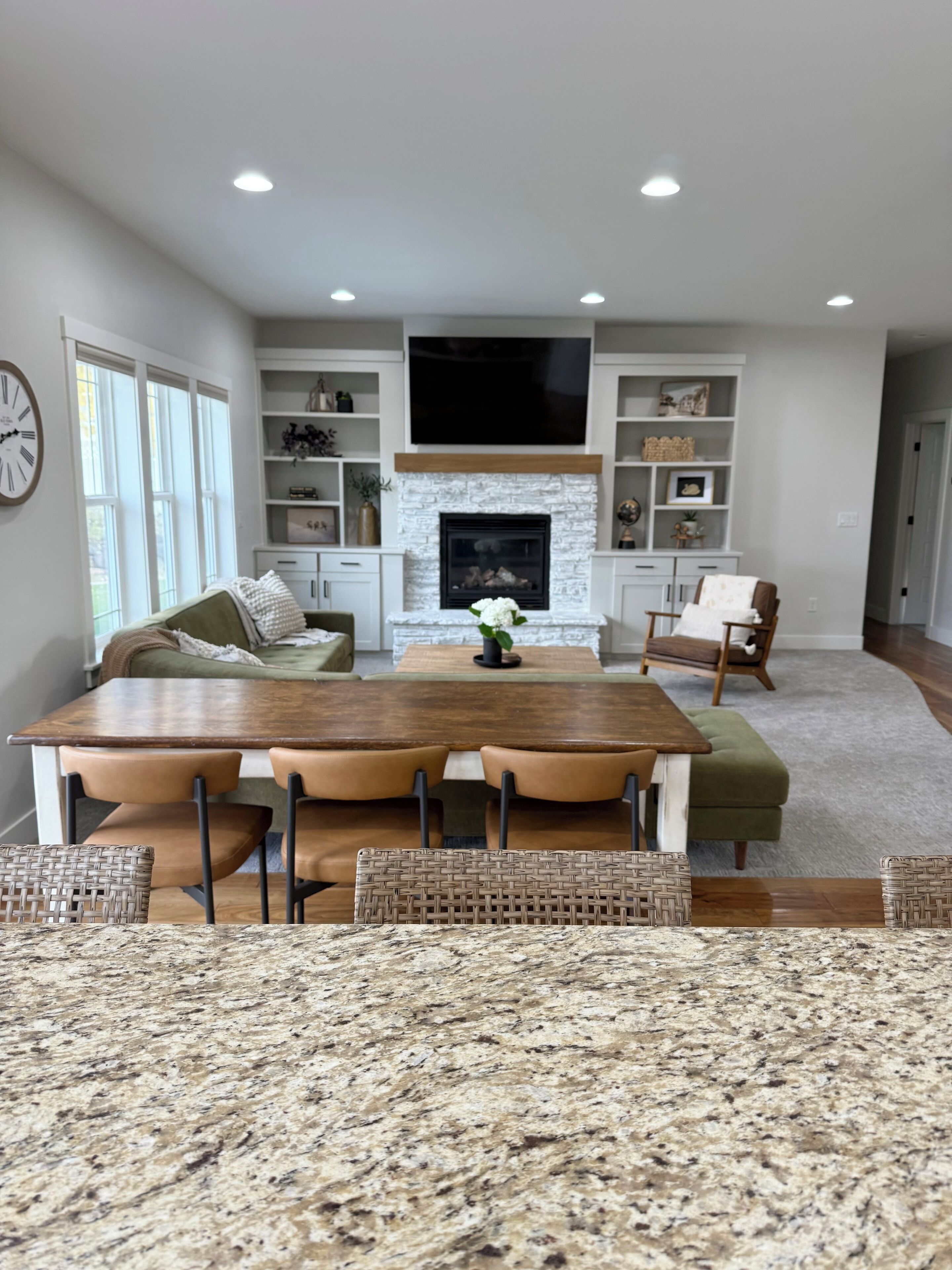 Smart TV, chimenea y futbolito 