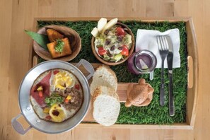 A meal setup with a bowl of soup, a salad, and bread on a wooden tray. - Secretpath Bed and Breakfast (Pingtung)
