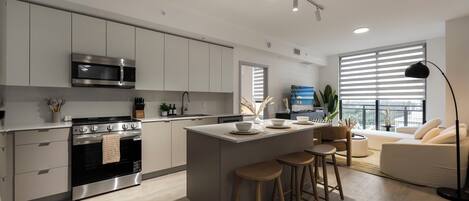 Réfrigérateur, micro-ondes, four, plaque de cuisson