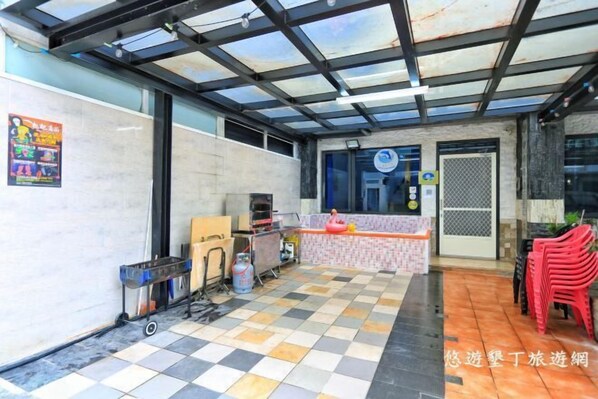 المنشأة من الداخل