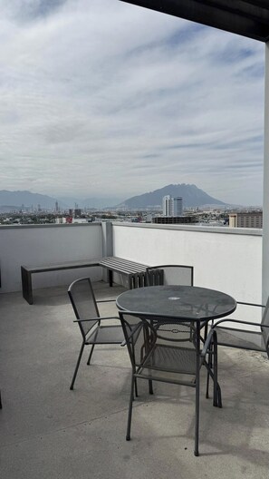 屋外ダイニングエリア