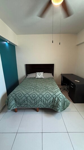 2 chambres, fer et planche à repasser, Wi-Fi, draps fournis