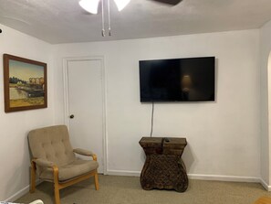 Interior - Beach Side Studio #2 - Pet Friendly, WiFi, Off-Street Parking, Large Smart TV (Norfolk)