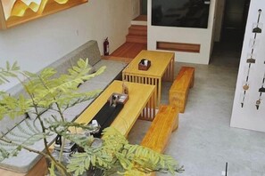 المنشأة من الداخل