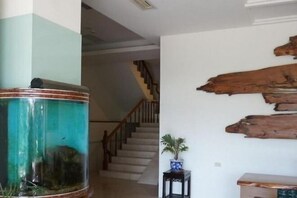 المنشأة من الداخل