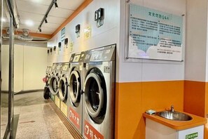 Laundry room - Meworld Hotel-Sanchong (New Taipei City)