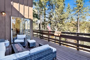 Terrace/patio - Round Rock Lodge at Big Bear | Boulder Bay Modern Retreat w/ Pool Table | Minutes to Activities (Big Bear Lake)