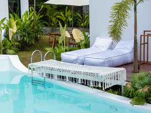 In-room safe, laptop workspace, blackout drapes, iron/ironing board - Okeanos Boutique Hotel Ungasan Uluwatu (Ungasan)