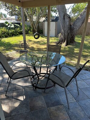 屋外ダイニングエリア