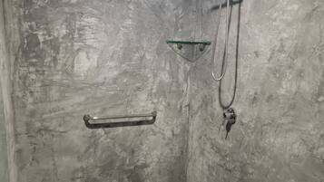 Handtücher, Seife, Toilettenpapier