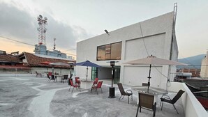تناول الطعام بالخارج