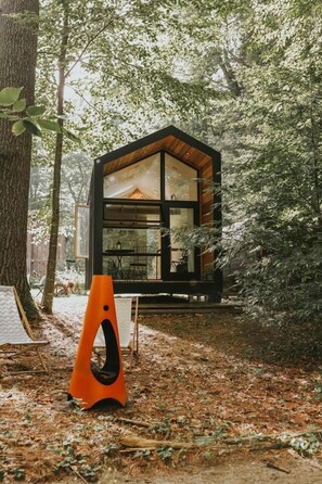 Property grounds - Luxe VT Summer Retreat: Sauna + Swimming Hole + Tiny House. Ideal for long Stays (Newfane)