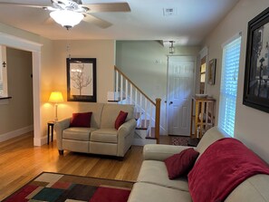 TV, fireplace - Cozy 4-bedroom house on Cul-de-Sac in Mint Hill (Mint Hill)
