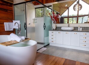 Deluxe Kulübe, Sigara İçilmez, Dağ Manzaralı | Banyo