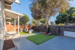 Terrace/patio - Central 3-bedroom House with a Yard and Free Parking, Near Downtown (San Diego)