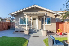 Exterior - Central 3-bedroom House with a Yard and Free Parking, Near Downtown (San Diego)