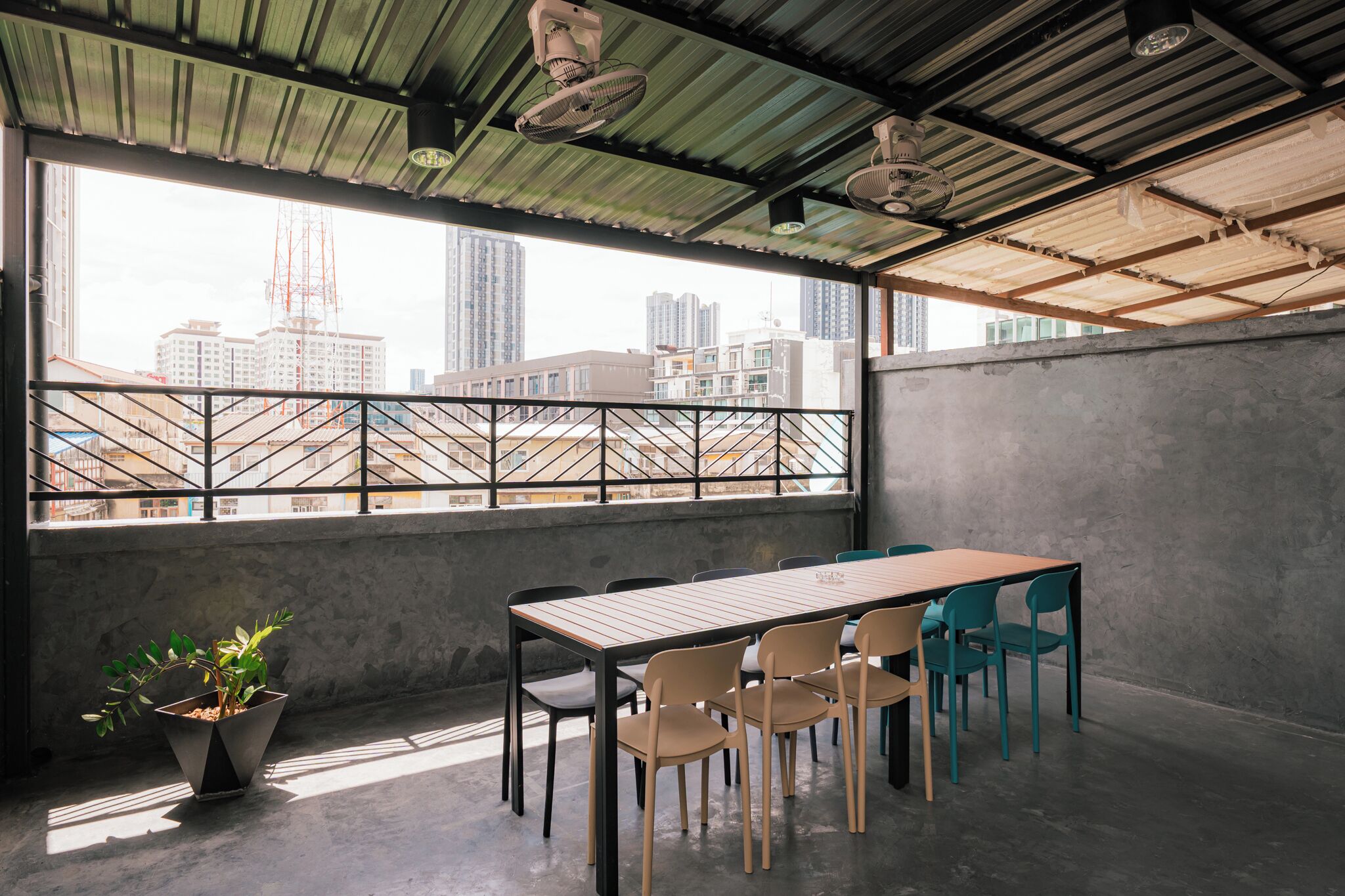 屋外ダイニングエリア