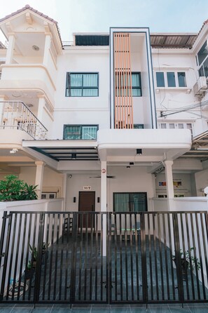 Exterior - Exclusive Sukhumvit Residence / 3 min walk to BTS / Thonglor / Up to 20 guests (Krung Thep Maha Nakhon)