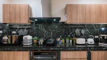 Fridge, microwave, oven, stovetop