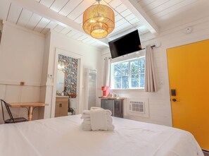 1 غرفة نوم ومكتب وواي فاي وملاءات أسرّة