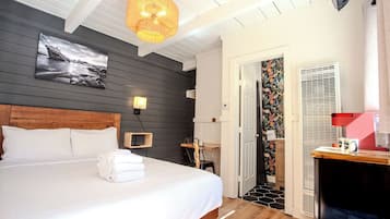 1 bedroom, desk, WiFi, bed sheets