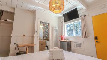 1 habitación, escritorio, wifi y ropa de cama