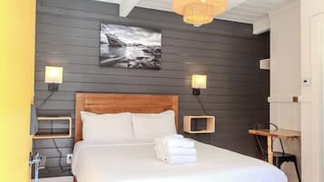 1 bedroom, desk, WiFi, bed sheets