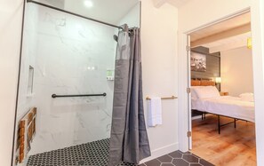 تجهيزات دش، مجففات شعر، مناشف