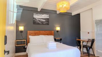 1 bedroom, desk, WiFi, bed sheets