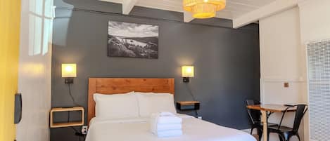 1 Schlafzimmer, Schreibtisch, WLAN, Bettwäsche
