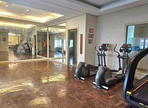 Fitness facility - Homey Two Bedroom Unit for 2-4 guests. Good for family or friends (Mandaluyong City)