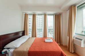 2 bedrooms, iron/ironing board, free WiFi, bed sheets - Homey Two Bedroom Unit for 2-4 guests. Good for family or friends (Mandaluyong City)