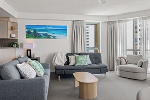 TV - Sun City Ocean Views (Surfers Paradise)