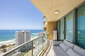 Property grounds - Sun City Ocean Views (Surfers Paradise)