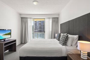 2 bedrooms, iron/ironing board, free WiFi, bed sheets - Sun City Ocean Views (Surfers Paradise)