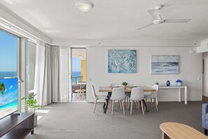 Dining - Sun City Ocean Views (Surfers Paradise)