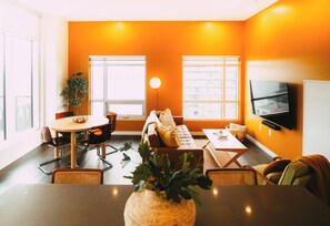 Living area - *Free Parking* Cozy 2br/2ba Penthouse DT Halifax! (Halifax)