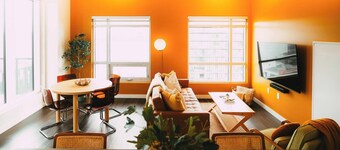 *Free Parking* Cozy 2br/2ba Penthouse DT Halifax!