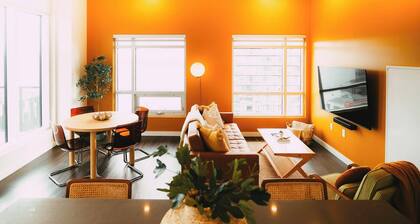 *Free Parking* Cozy 2br/2ba Penthouse DT Halifax!