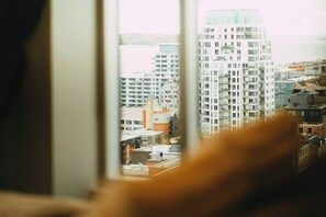 Interior - *Free Parking* Cozy 2br/2ba Penthouse DT Halifax! (Halifax)