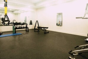 Fitness facility - *Free Parking* Cozy 2br/2ba Penthouse DT Halifax! (Halifax)