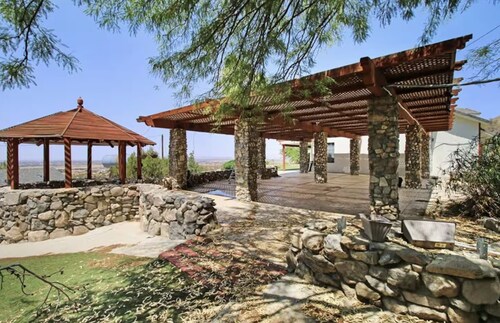 Luxury 3 Bed House in the Hills @HauseOfViews