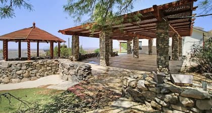 Luxury 3 Bed House in the Hills @HauseOfViews